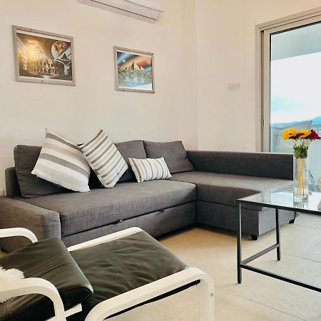 Panoramic Seaside Getaway, 2-Br Penthouse Appartement Larnaca Buitenkant foto