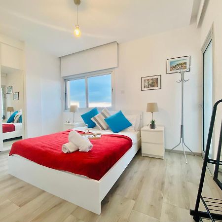 Panoramic Seaside Getaway, 2-Br Penthouse Appartement Larnaca Buitenkant foto