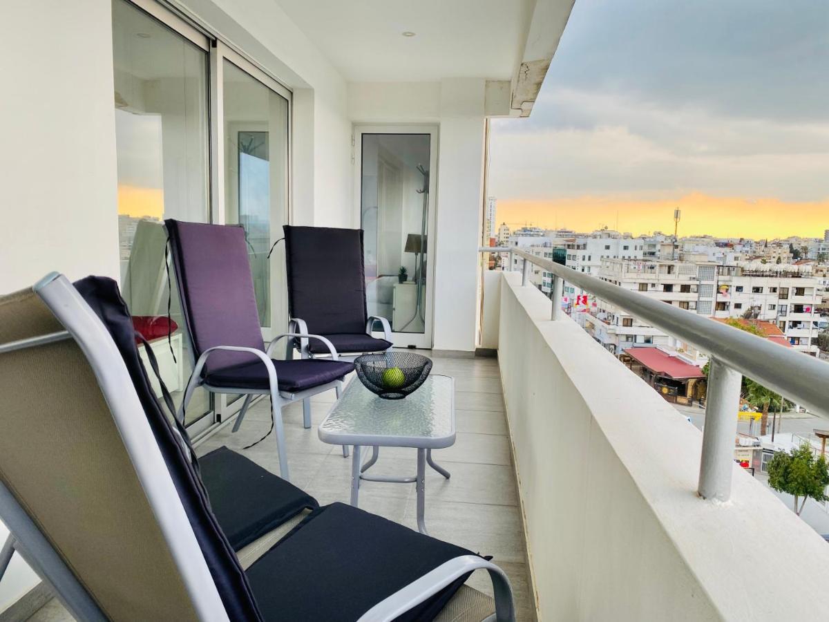 Panoramic Seaside Getaway, 2-Br Penthouse Appartement Larnaca Buitenkant foto