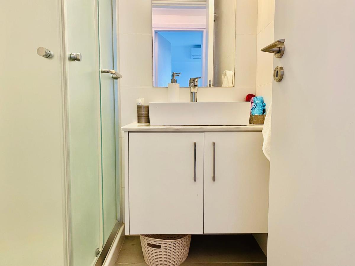 Panoramic Seaside Getaway, 2-Br Penthouse Appartement Larnaca Buitenkant foto