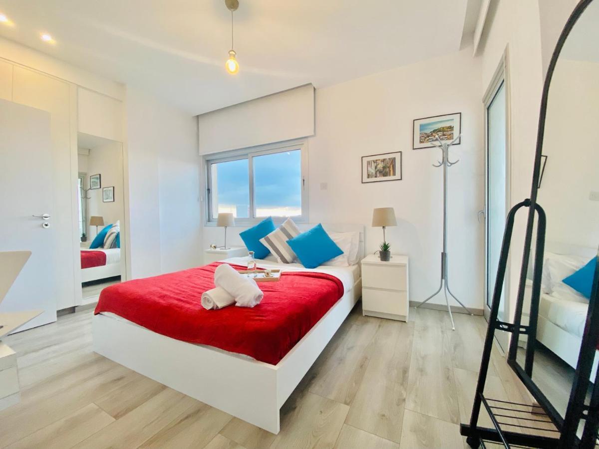 Panoramic Seaside Getaway, 2-Br Penthouse Appartement Larnaca Buitenkant foto