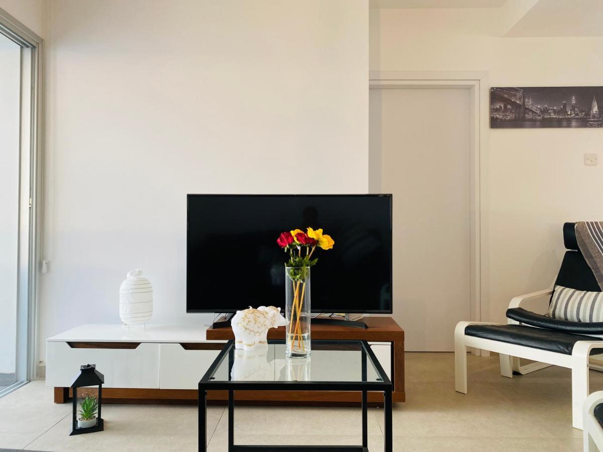 Panoramic Seaside Getaway, 2-Br Penthouse Appartement Larnaca Buitenkant foto