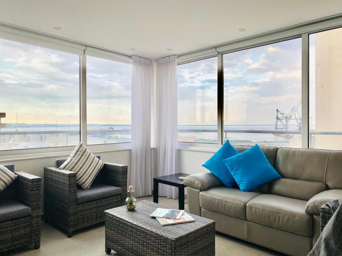 Panoramic Seaside Getaway, 2-Br Penthouse Appartement Larnaca Buitenkant foto