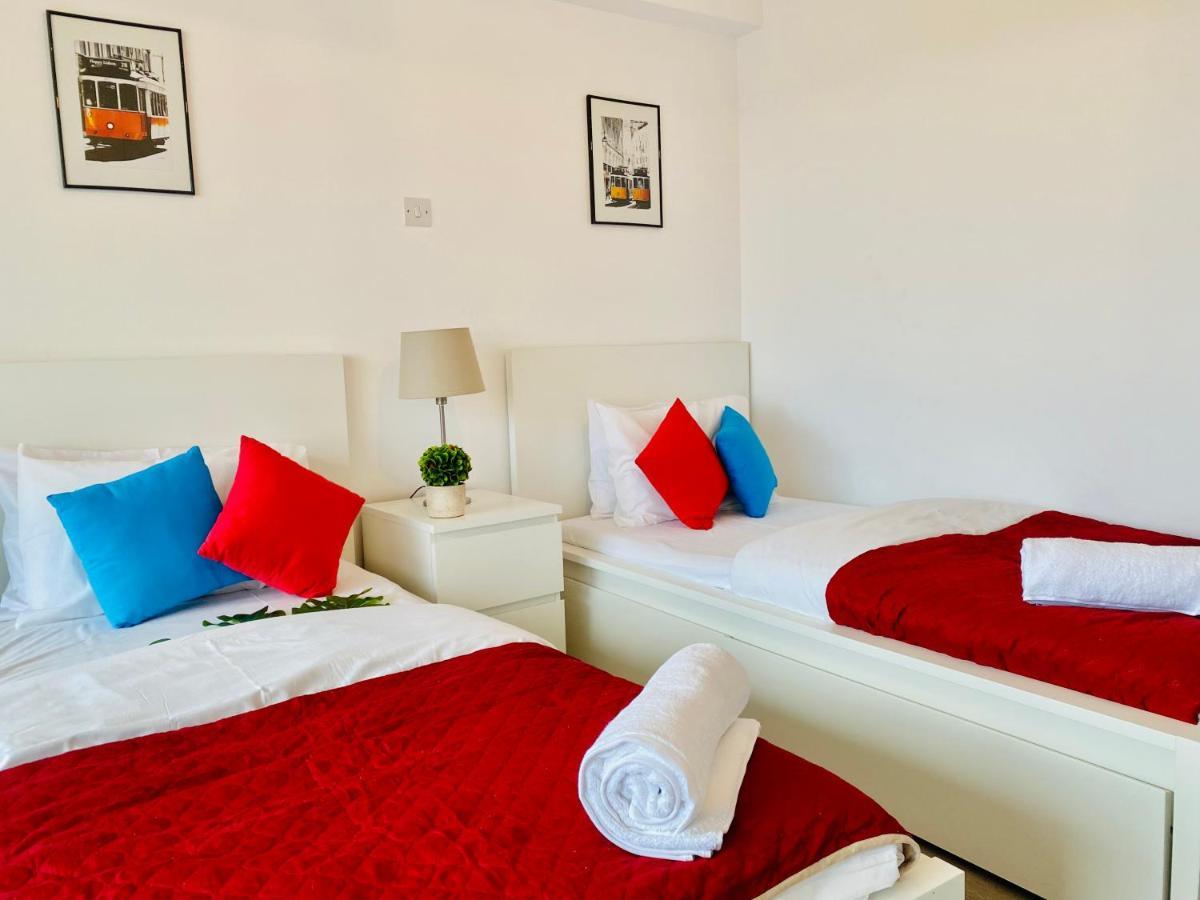 Panoramic Seaside Getaway, 2-Br Penthouse Appartement Larnaca Buitenkant foto