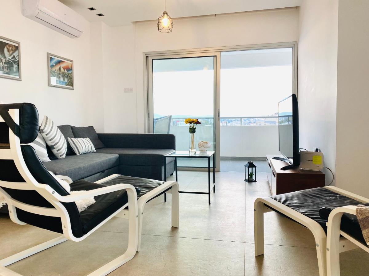 Panoramic Seaside Getaway, 2-Br Penthouse Appartement Larnaca Buitenkant foto